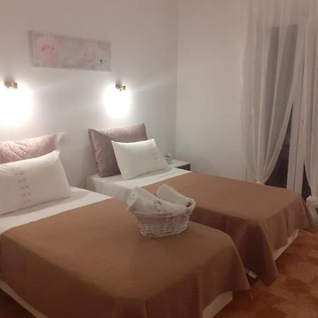 Marili Downstairs Apartments Roda  Exterior foto