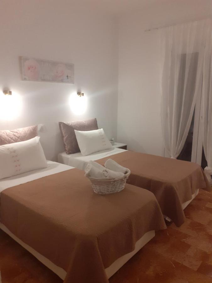 Marili Downstairs Apartments Roda  Exterior foto