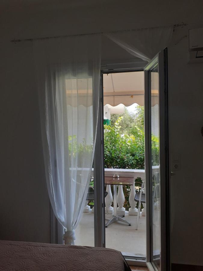 Marili Downstairs Apartments Roda  Exterior foto